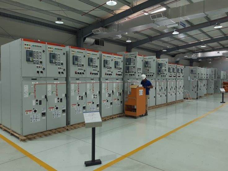 White Dream engineers designing an electrical panel single-line diagram